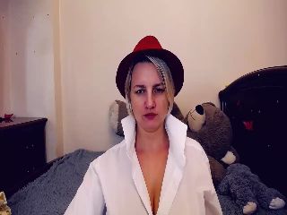 Margo_curvy